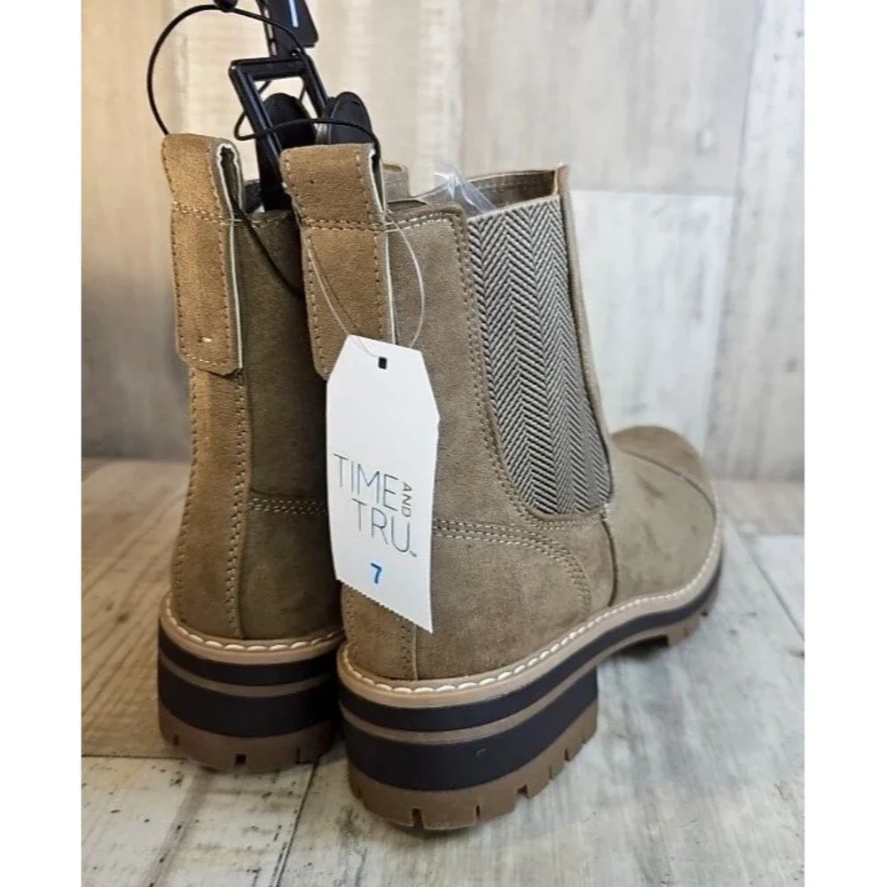 Time and Tru Women's Lug Chelsea Ankle Boots Tan Faux Suede Size 7 NWT Zip